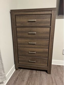 Chest of drawers