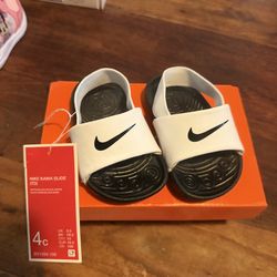NWT Baby Nike Sandals Size 4 $10