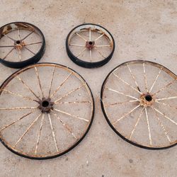 Yard Art Antique Farming Metal Equipment Wheels Old Farm Rims