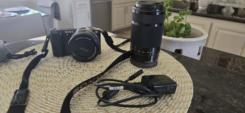 Digital Sony camara with Sony Lens