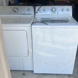 White Maytag Washer and Dryer Set