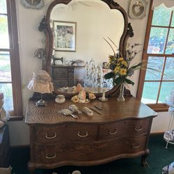 Antique dresser, Great Condition