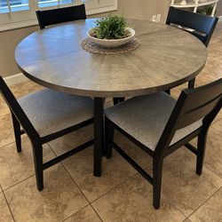 Round Dining Table Set (Surprise)