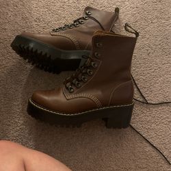 Dr Martens- Brown - S6