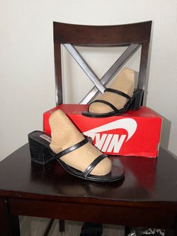 Steve Madden Womens Issy Slide Sandal Size 9 Black 2” acrylic heels