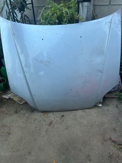 Hood para civic del 1996 to 2000 es husado y se ven Detallitos Pero afecta cierra y cuadra perfectamente