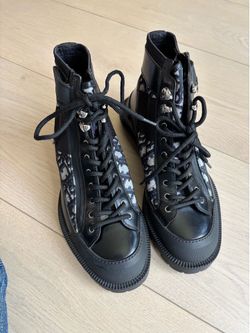 Combat boots