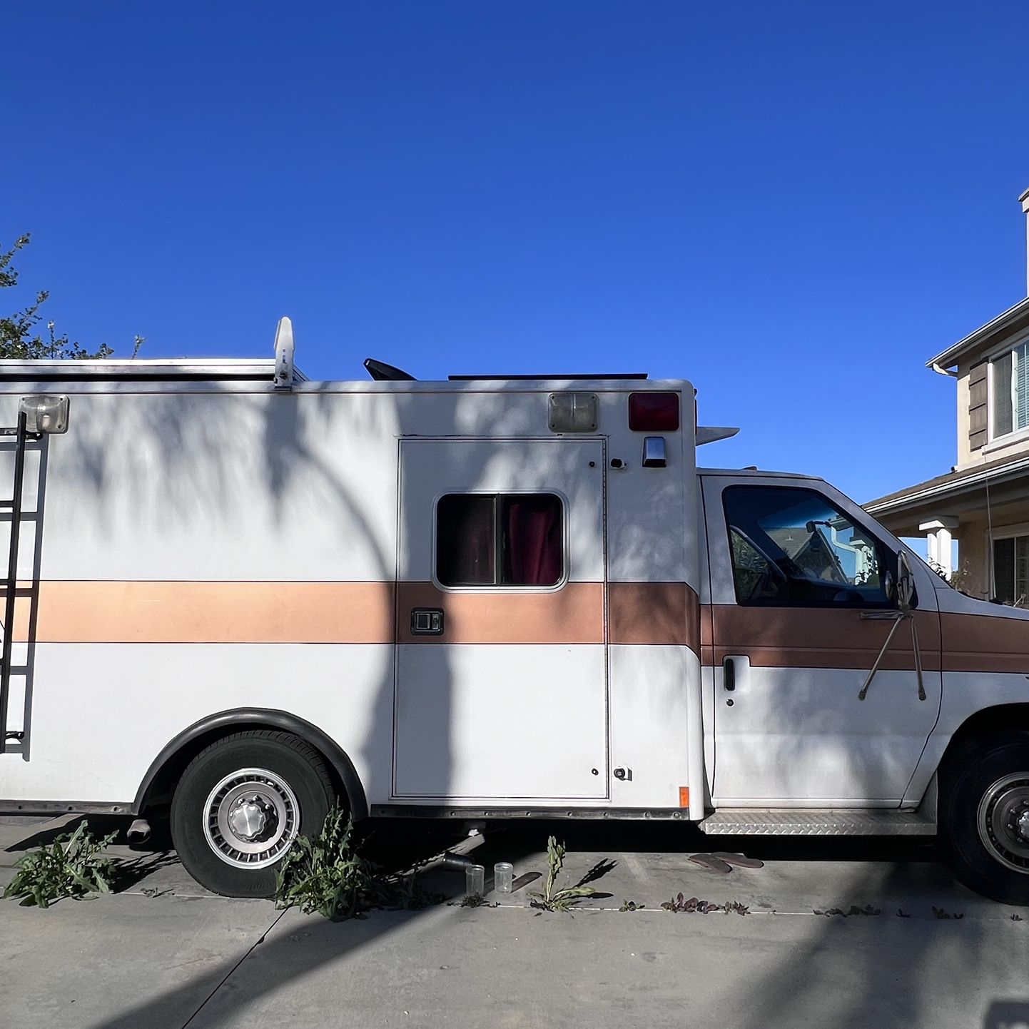 Vanlife Haven. 1992 Ford E350 Ambulance 