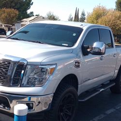 2017 Nissan Titan