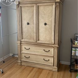 Lexington Armoir