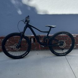 2021 Giant Trance Mountain Bike