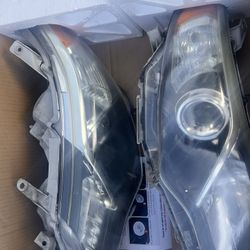 2014 Toyota Camry OEM headlight Assembly Pair 