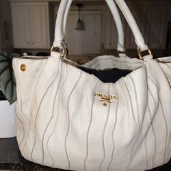 Prada vintage beige leather purse Like New 