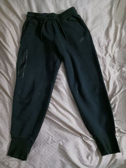 Black Nike tech sweatpants