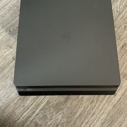 Used PS4 500 GB w/ 3 Controllers 