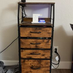 Drawer set with charging point