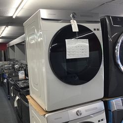 New Scratch And Dent Samsung Front Load Washer And Dryer Set. 1 year Warranty 