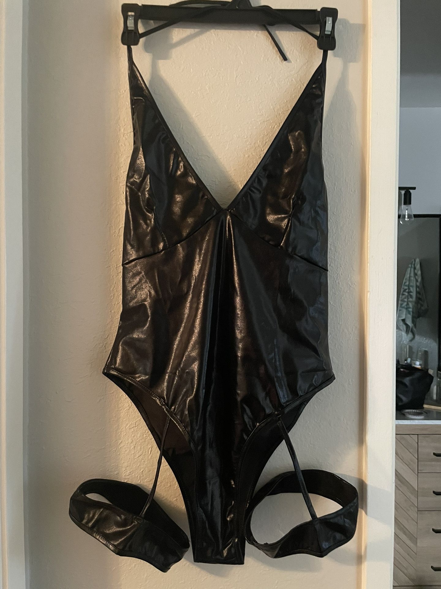 Women's Sexy Pu Leather Bodysuit Snap Crotch Leg Strap Up Set