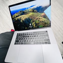 MacBook Pro 15in” 2019 i7 16GB Ram 256gb $80 Down