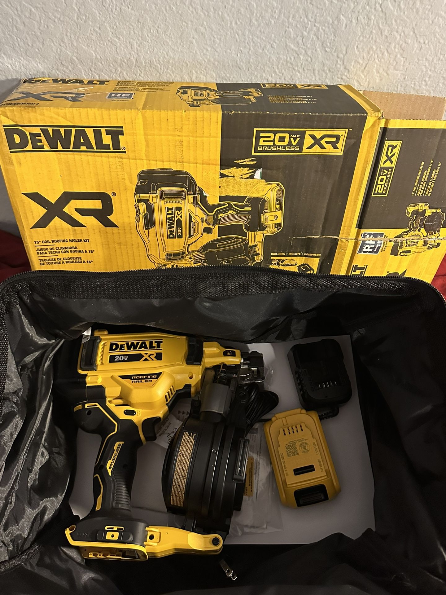 Dewalt 15 Degree Cool Roofing Nailer Kit