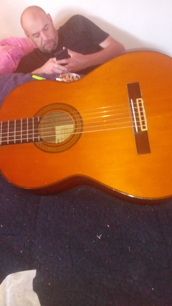 1990 G240 Yamaha Guitar