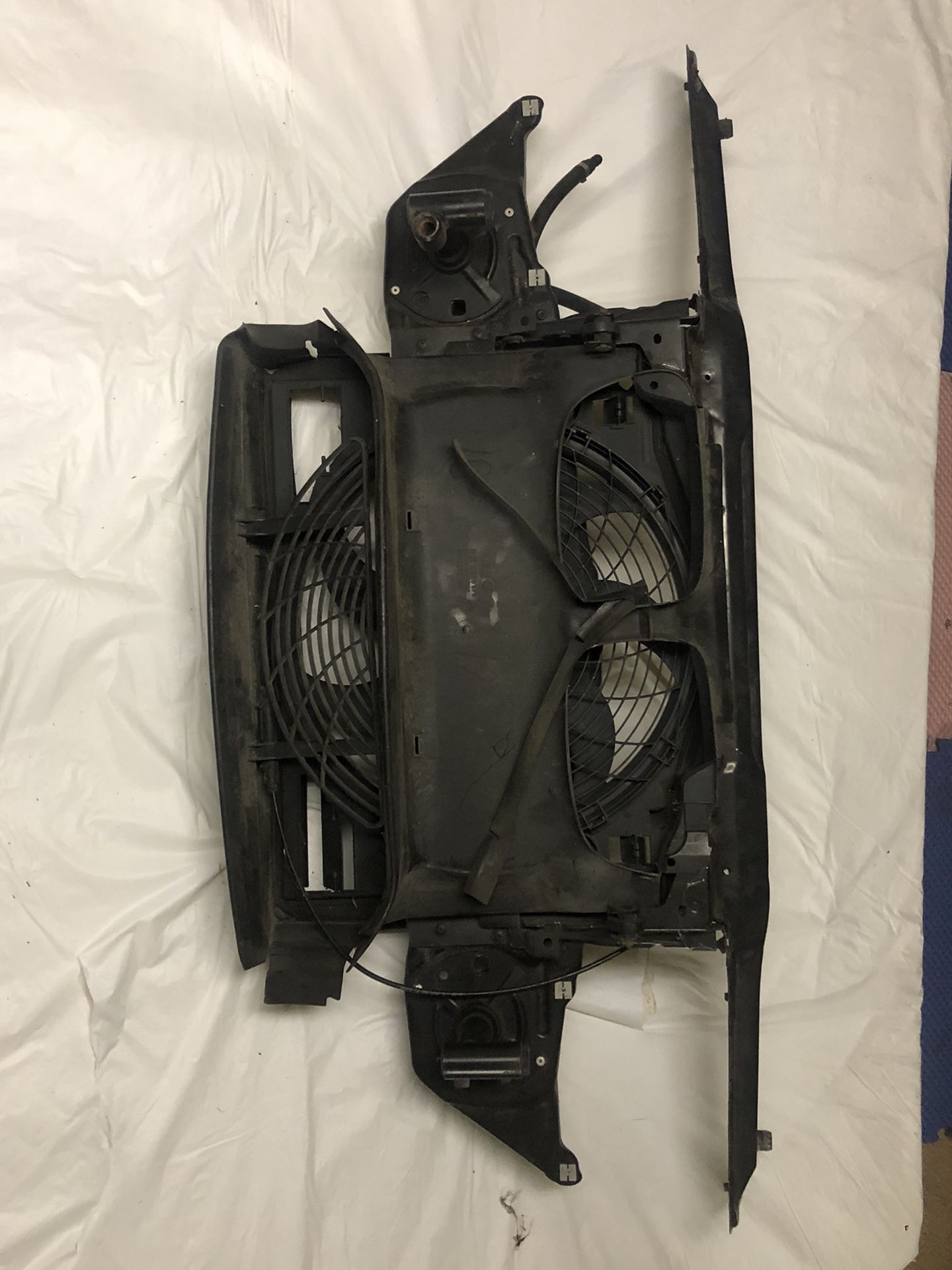 BMW 3.25 CI E 46 ( 1(contact info removed) ) OEM PART S RADIATOR SUPPORT A/C FAN
