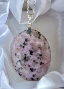 Purple Quartz Oval Pendant with Necklace (20") 57.00 ctw