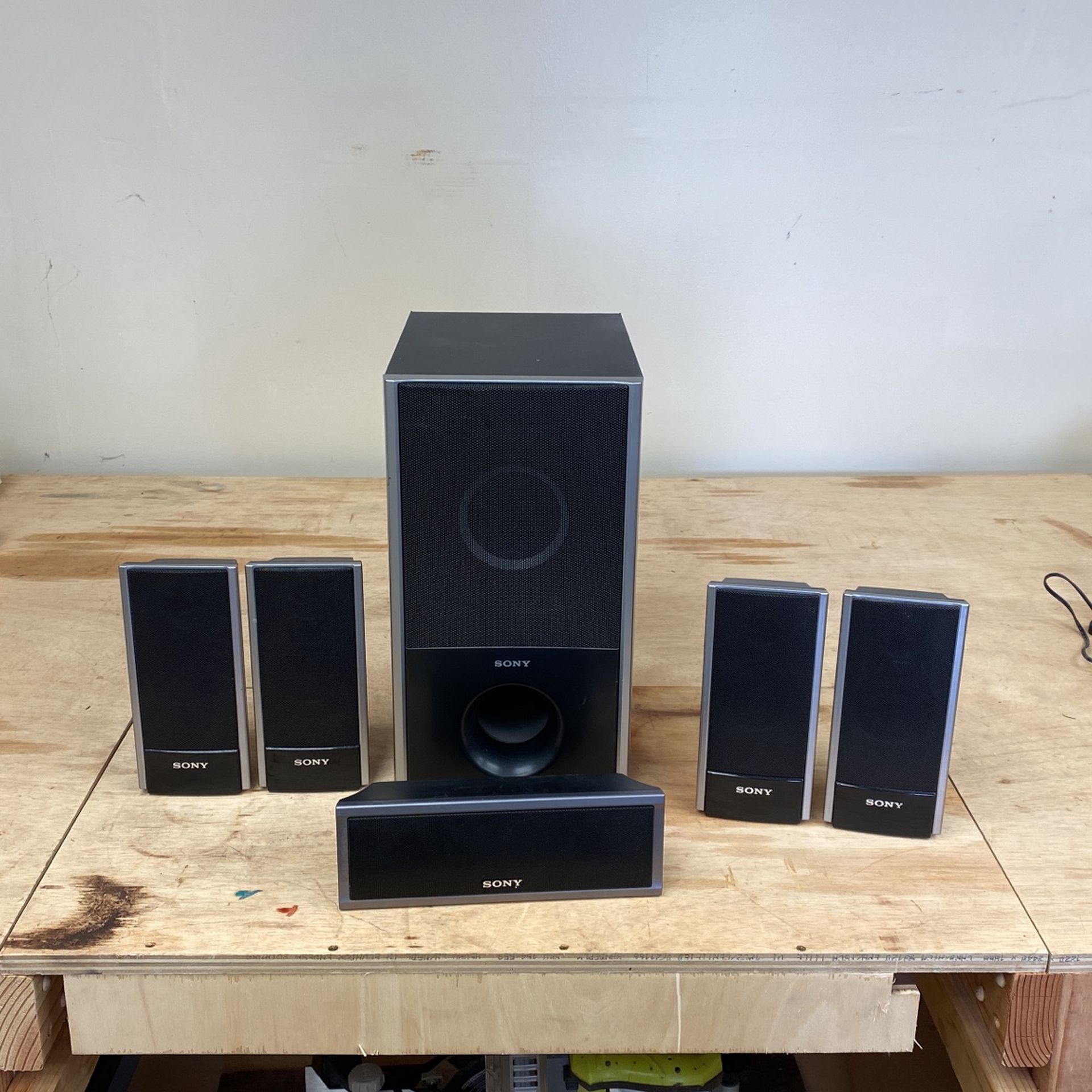 Sony Five Piece Surround Speakers With Subwoofer