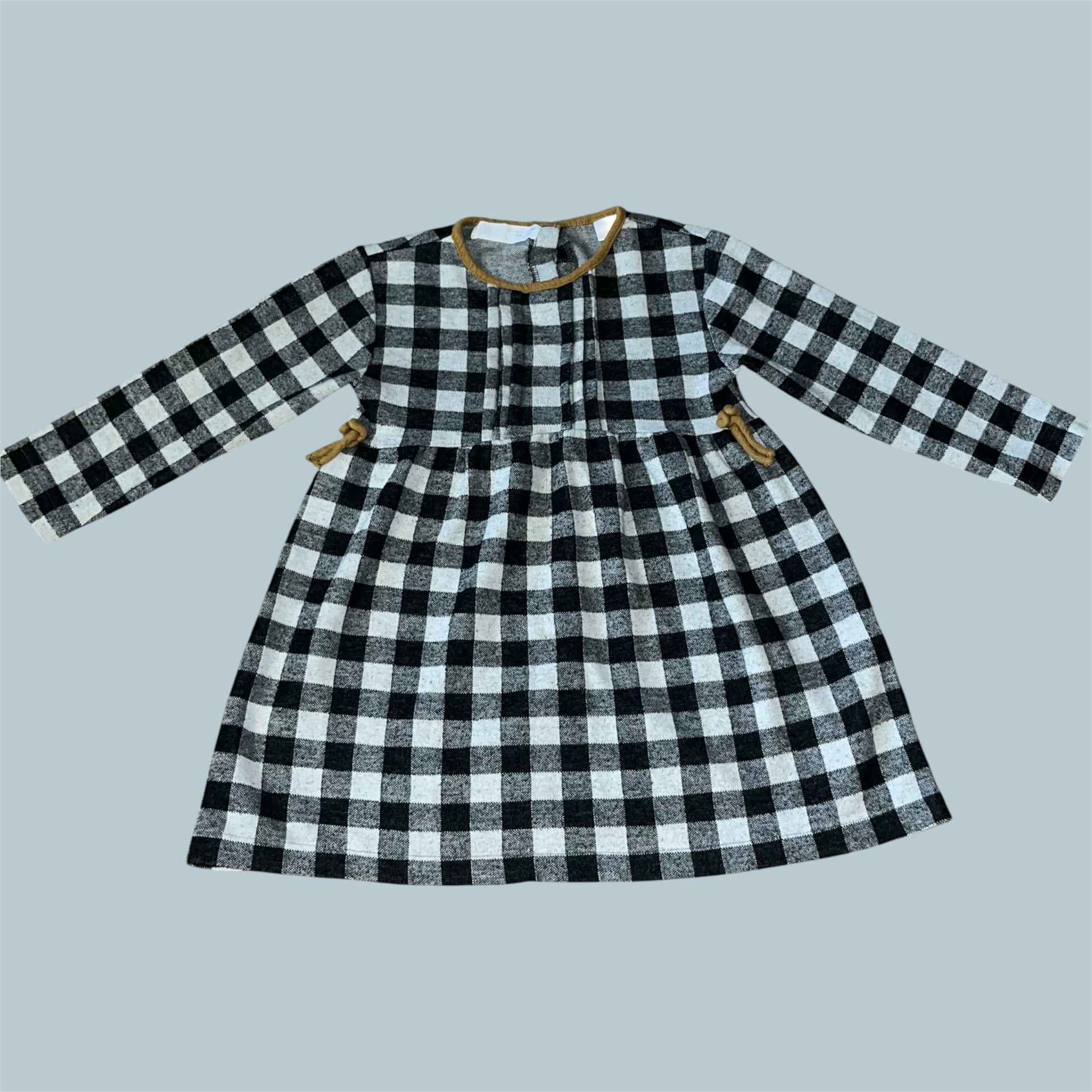 Zara Plaid flannel long sleeve Dress size 3-4 years Cozy soft dress in black & white plaid with brown/mustard yellow accents.