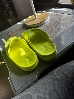 Lime Green Nike Calm Slides – Good Condition