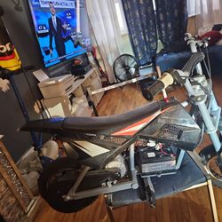 Razor 24 Vots  Ready To Ride  Charger Less Then New Over 295 Here Redy Fast Size And Weight  Check To Speed Up To  22 Mph