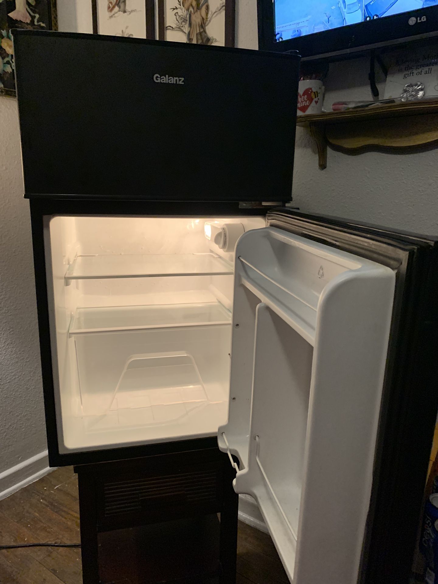 Galanz Mini Refrigerator Freezer N Refrigerator for Sale in San Antonio