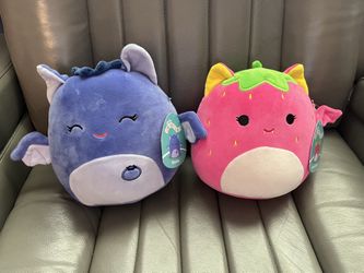 Squishmallows - Gwendolyn Blueberry Bat & Bessie Strawberry Bat 8” NEW