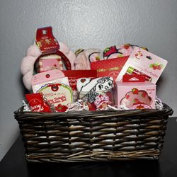 STRAWBERRY SHORTCAKE Gift Basket