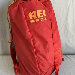 REI Flash 18 Day Pack, Red, Zip pocket, Waistbelt and sternum strap