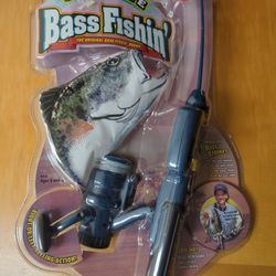 1998 Ultimate Bass Fishing Handheld Electronic Fishing Game Radica 9910