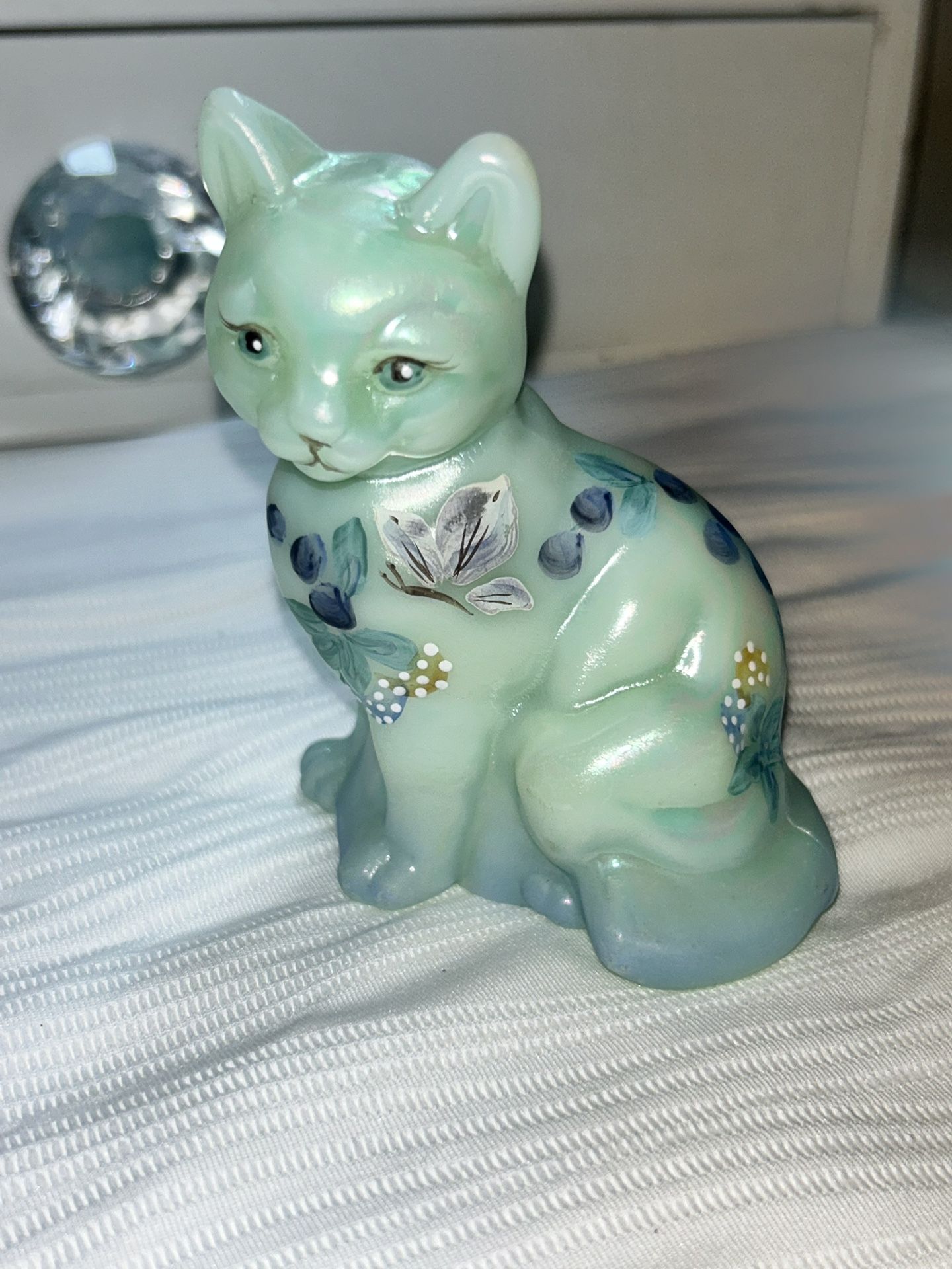Vintage Fenton Sea Green Iridescent Butterfly Sitting Kitty Cat *SFisher*