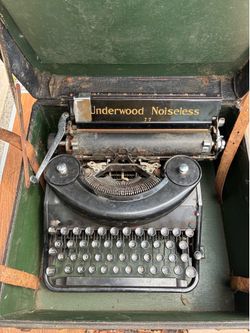 Vintage Underwood Noiseless Typewriter - All Original