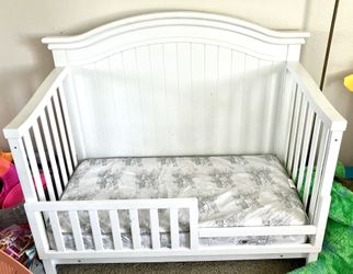 White Baby Crib With Toddler rail 
