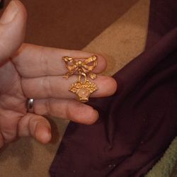 gold-tone Broach 