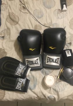 Boxing gloves and hand wraps with mitts