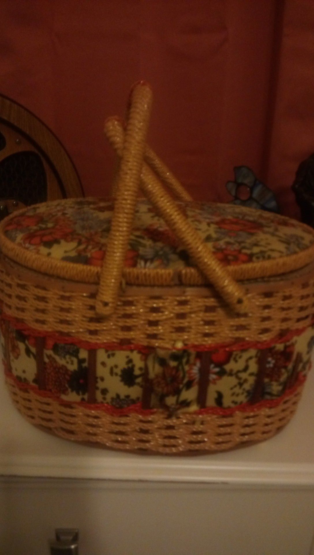 sewing basket old w content s 50,00