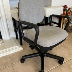 Adjustable Rolling Office / Home Chair.