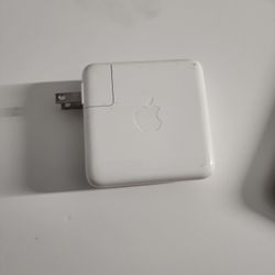  APPLE MacBook Pro 61W USB-C Power Adapter Charger Used