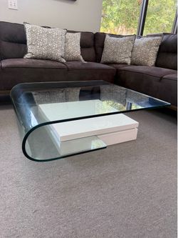 Curved glass coffee table