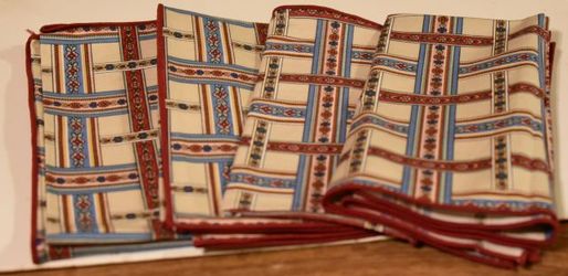 4 Cloth Napkins