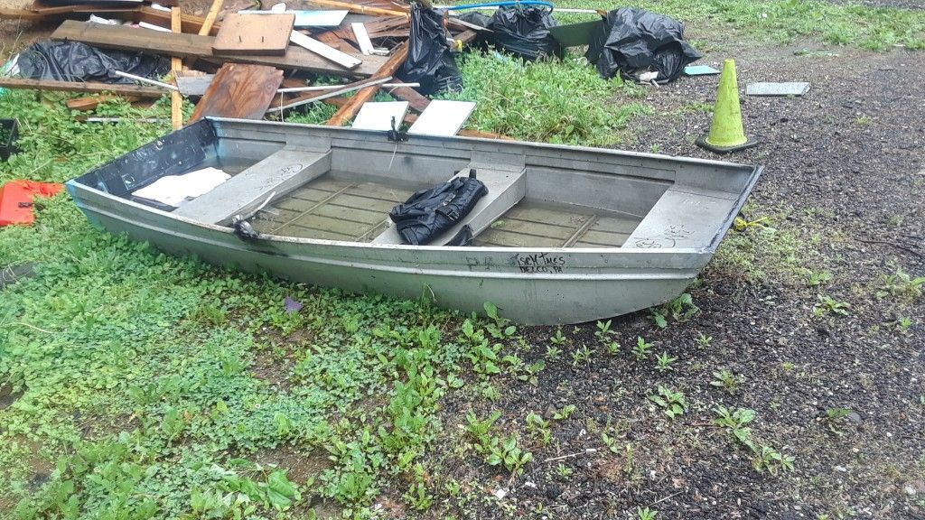 10 ft aluminum jon boat.