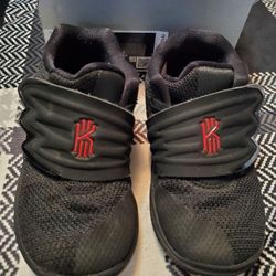 Nike Toddler Kyrie 5. Size 7C