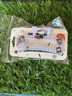 Halloween hello kitty and snoopy earrings