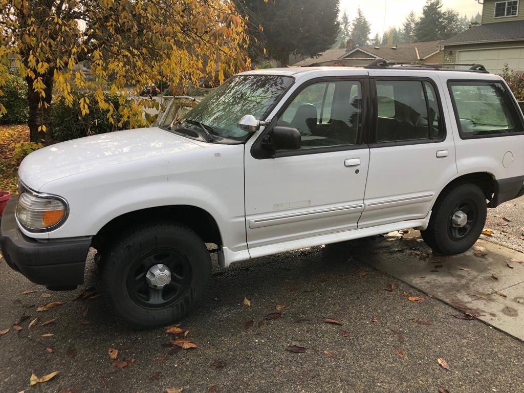 2000 Ford Explorer